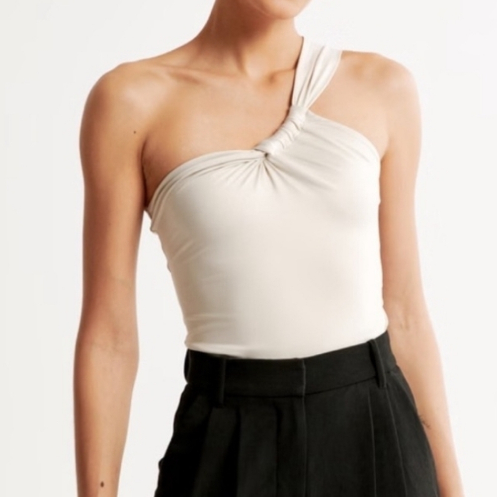 Abercrombie & Fitch Cream One-Shoulder Camisole